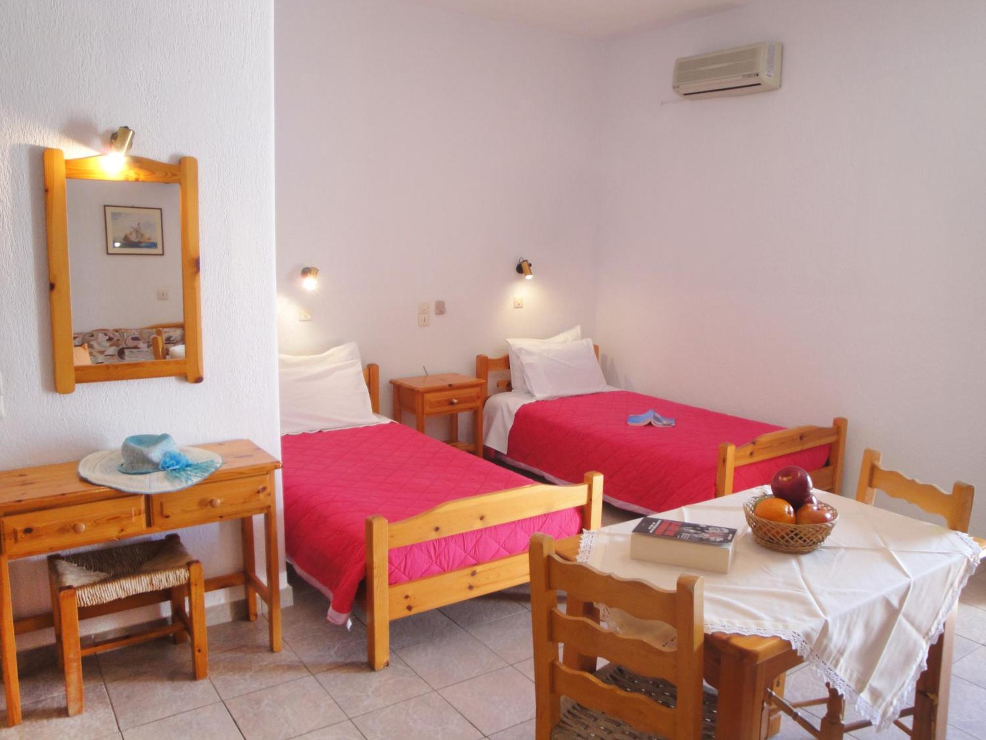 Nikolaos Studios Apartments Skopelos Town Exterior photo